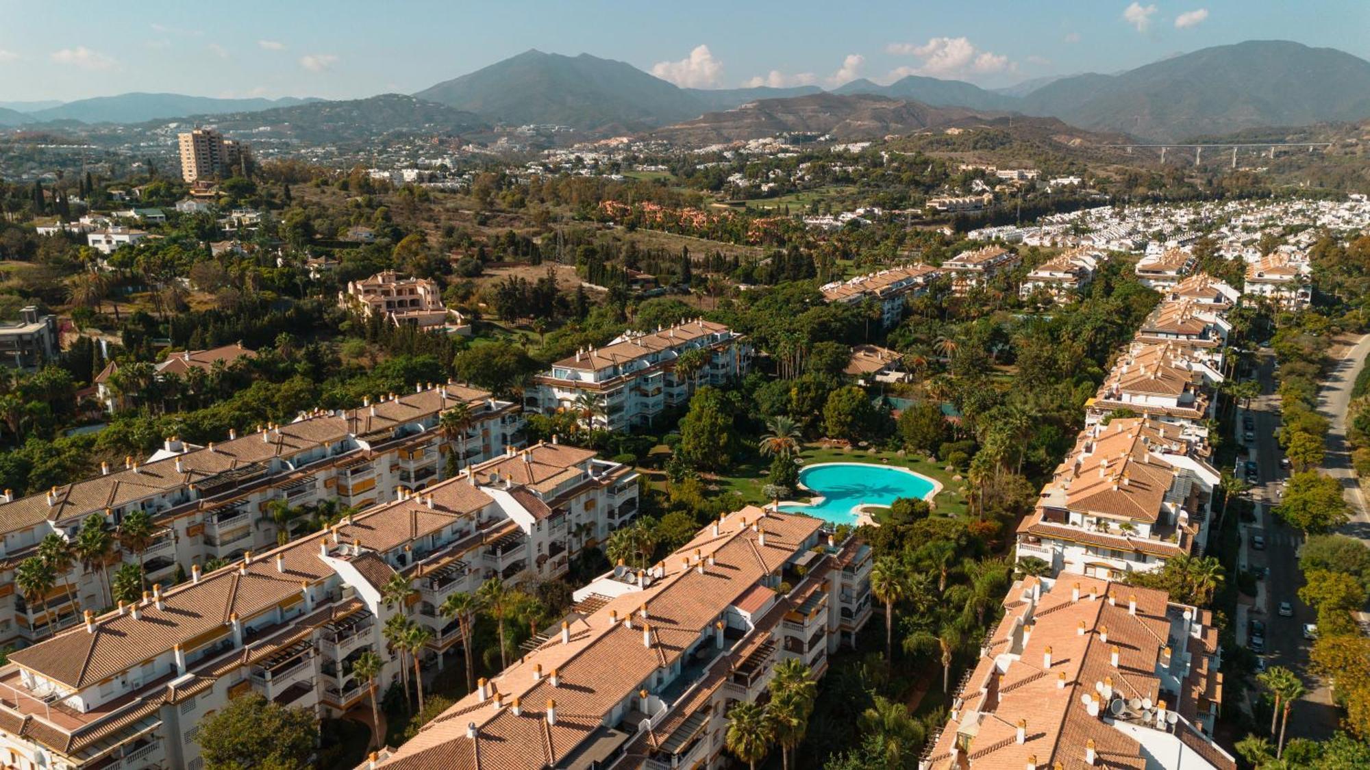 Ground Floor Holiday Apartment With Terrace And Pool In Puerto Banus, Марбелья Экстерьер фото
