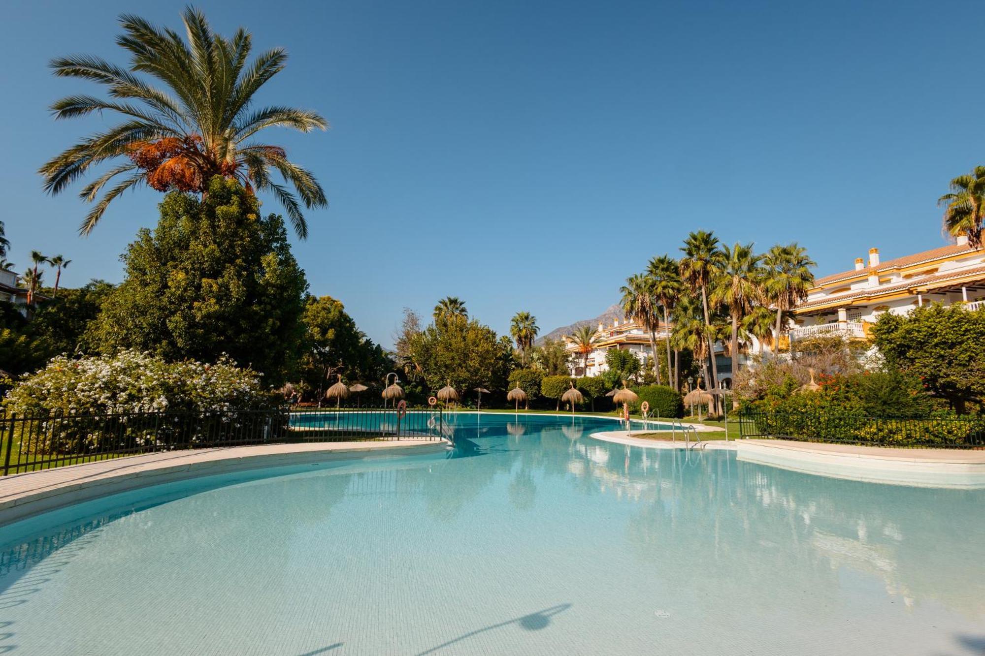 Ground Floor Holiday Apartment With Terrace And Pool In Puerto Banus, Марбелья Экстерьер фото
