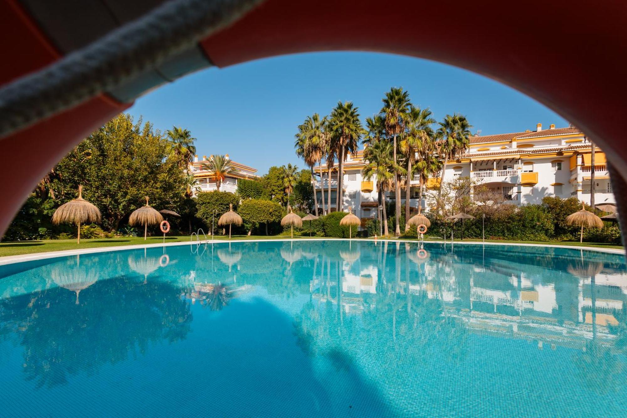 Ground Floor Holiday Apartment With Terrace And Pool In Puerto Banus, Марбелья Экстерьер фото