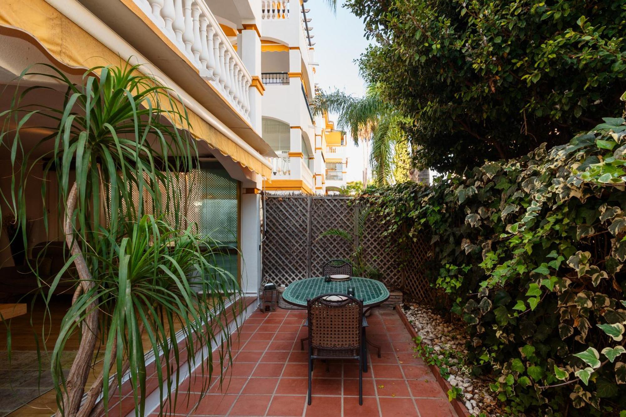 Ground Floor Holiday Apartment With Terrace And Pool In Puerto Banus, Марбелья Экстерьер фото